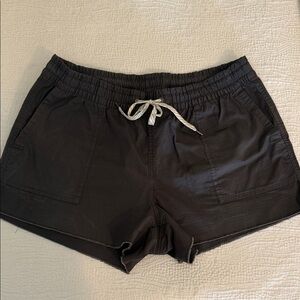Never worn Vuori shorts. Gray!